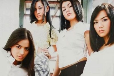 Titi Kamal Pamer Foto Jadul Sama Cast AADC, Netizen Sebut Mirip Penampilan New Jeans!