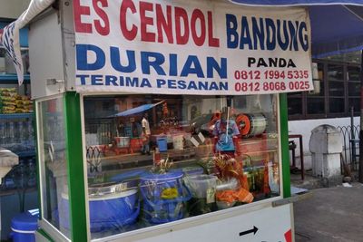 Bikin Ngiler! Es Cendol Durian Samping Stasiun Gondangdia Sehari Laris hingga 400 Cup