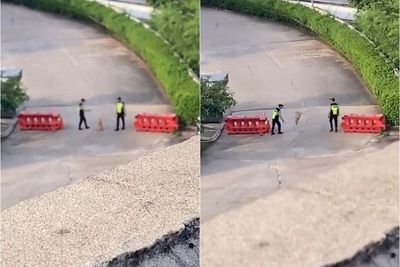 Gabut, 2 Satpam ini Main Bottle Flip Pakai Cone, Sampai Masuk Poster IG Presiden Jokowi