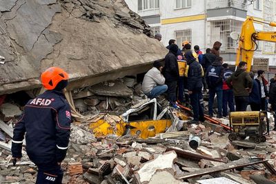 Gempa Dahsyat Magnitudo 7,8 Guncang Turki Dekat Perbatasan Suriah, Ratusan Orang Tewas