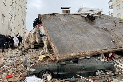 Foto-foto Dampak Gempa M 7,8 Guncang Turki Sebabkan Ratusan Orang Tewas dan 3 WNI Terluka