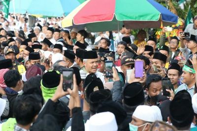 Hadiri Resepsi Satu Abad NU, Ganjar Disambut Meriah oleh Ribuan Nahdliyin
