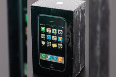 iPhone Generasi Pertama Dilelang, Harganya Tembus Rp754 Juta: Ada yang Masih Punya?