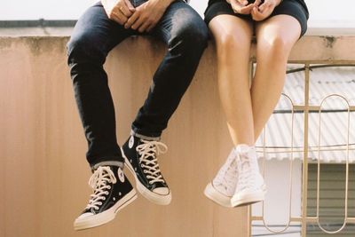 5 Tanda Dia dan Kamu Punya Hubungan Lebih dari Teman, Jangan Sampai Friendzone!