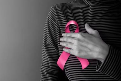 Banyak Wanita Belum Tahu! 10 Hal yang Bisa Meningkatkan Risiko Kanker Payudara