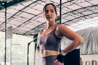 Nia Ramadhani Pamer Badan Berotot Pakai Sport Bra, Netizen: Gokil! 
