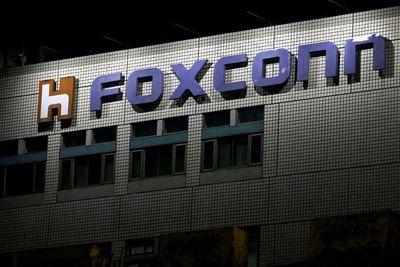 Ngenes! Gaji Karyawan Pabrik iPhone di China Kena Potong Cuma Gara-gara Minum