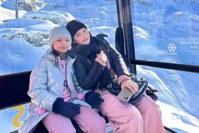 Potret Ayu Ting Ting dan Anak Liburan ke Swiss, Wajah Bilqis Disebut Makin Mirip Sama Enji