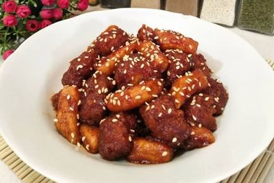 Resep Camilan Korea Enak buat Nyantai Malam Ini, Chicken Tteokbokki
