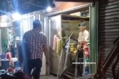 Viral Pria Mabuk Acak-acak Meja Pedagang di Jatinegara, Pelakunya Langsung Diciduk Polisi