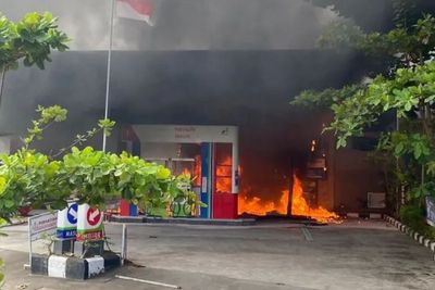 SPBU Hangus Terbakar di Nusa Penida Akibat Pemotor Isi BBM Pakai Jerigen, Api Menyambar