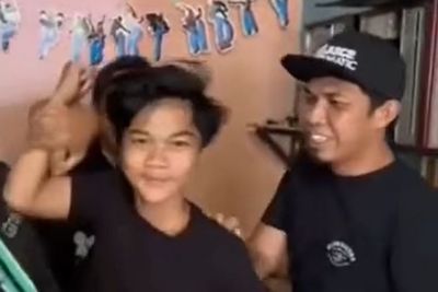 Viral Maling Besi Tersenyum saat Ditangkap dan Dinyanyikan Happy Birthday
