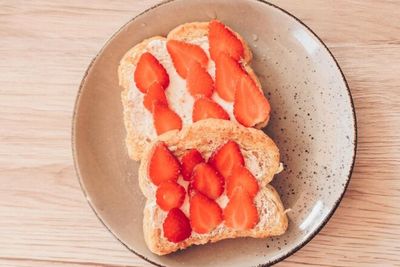 Resep Berry Sesame Toast, Roti Bakar dengan Strawberry Buat Sarapan