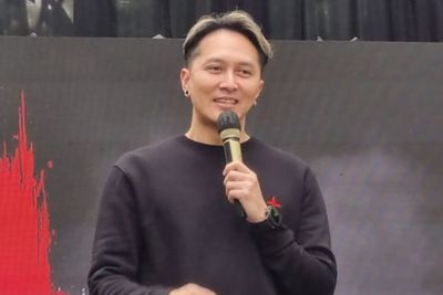 Demian Aditya dan Sara Wijayanto Kenang Memori Manis di Makam Museum Taman Prasasti