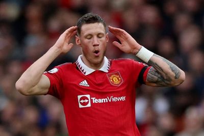 Gara-gara Dikatain Lionel Messi, Penyerang MU Ini Dipanggil Bodoh oleh Rekan Setimnya