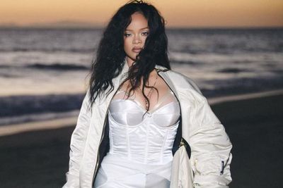 Meski Baru Melahirkan, Rihanna Akui Terima Tawaran Nyanyi di Super Bowl Demi Anaknya