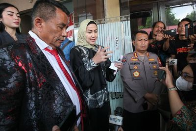 Begini Reaksi Santai Hotman Paris soal Pihak Ferry Irawan Ajukan Permohonan Cerai Duluan