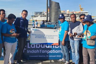 Dorong Aktivitas Ekonomi Nelayan di Labuan Bajo, BRI Peduli Salurkan Bantuan Mesin Kapal 