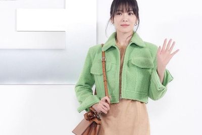 Elegan! Ini Penampilan Perdana Song Hye Kyo di Publik Usai Kabar Pernikahan Song Joong Ki