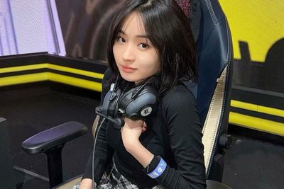 Streamer Catheez Lempar Pantun Kasar ke Kaesang Pangarep, Netizen: Itu Anak Presiden Lho!