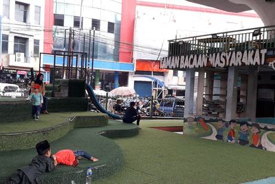 Dulunya Tempat Nongkrong Preman Penuh Sampah, Kolong Ciputat Jadi Taman Keren Ramah Anak
