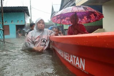 Makassar Dikepung Banjir Bandang, 10 Perahu Disebar untuk Evakuasi Warga
