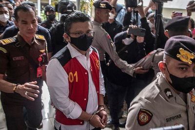 Usai Divonis Mati, Ferdy Sambo Serahkan Buku Hitam ke Kuasa Hukum