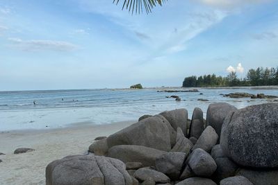 Pantai Trikora: Pantai Indah Bekas Pertahanan Republik Indonesia, Kok Bisa?