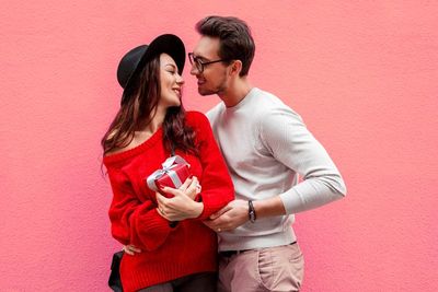 7 Lagu Cinta yang Cocok Didengar Bareng Doi di Momen Valentine, Nomor 3 Auto Baper