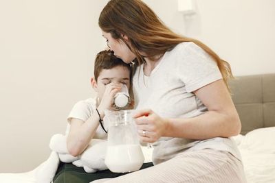 Jumlah Kasusnya Meningkat, Bener Enggak Sih Susu Formula Jadi Pemicu Diabetes pada Anak?