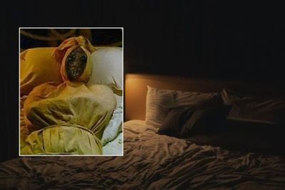 Ditinggal Suami Dinas, Istri Polisi Ini Kaget Tidur Peluk Pocong di Ranjang