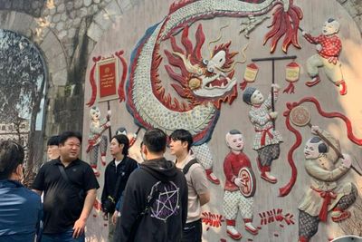Mural Keramik Terpanjang di Dunia Lokasinya Antimainstream, Kamu Pasti Tercengang