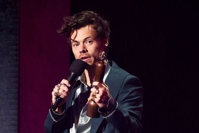 Harry Styles Berterima Kasih ke One Direction di Brit Awards 2023, Tanda-tanda Reuni?