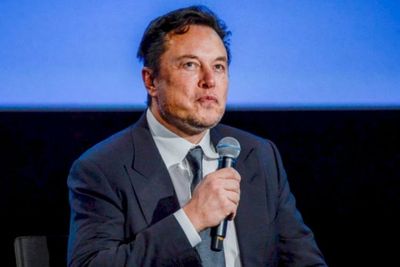 Elon Musk Siapkan Rp83 Triliun untuk Beli Manchester United, Lepas Gak Nih Bos?