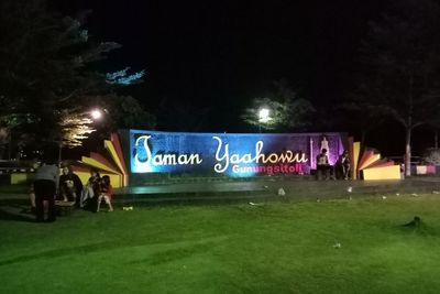 Terletak di Sebelah Barat Sumatera, Begini Pesona Taman Yaahowu saat Malam Hari