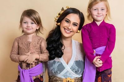 Potret Gemas Marissa Nasution Pose Bareng Anak Bulenya Pakai Kebaya Bali: Kaya Boneka