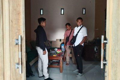 Nyeleneh, Maling Motor di Trenggalek Sempat Makan dan Menggoreng Nugget di Rumah Korban