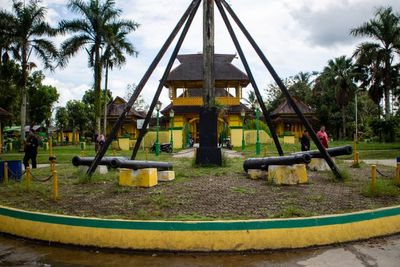 Penampakan Meriam Perang Kerajaan Sambas, Konon Warisan dari Kolonial Belanda