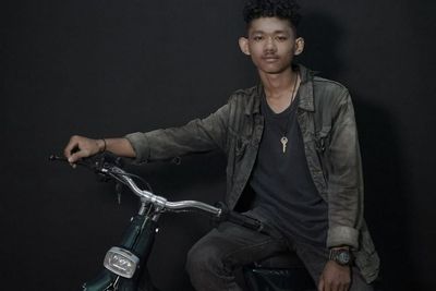 Keren! Mahasiswa Undika Surabaya Ciptakan Motor Listrik Klasik, Harganya Murah Banget