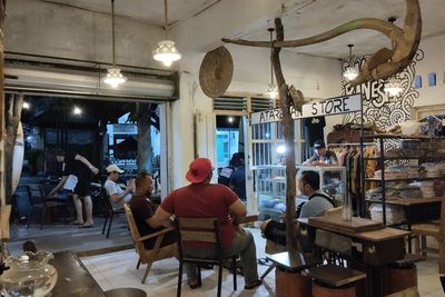 Kafe Unik di Sumenep, Gabungkan Tempat Nongkrong dengan Toko Jahit dan Kerajinan tangan