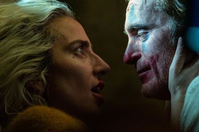 Penampakan Pertama Joker: Folie a Deux , Lady Gaga dan Joaquin Phoenix Berdarah-darah