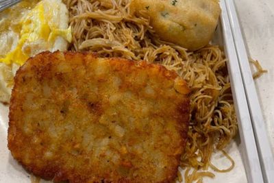 Makan Sepiring Bihun Goreng, Wanita Ini Protes Bayar Rp77 Ribu, Ekspektasinya Gagal 