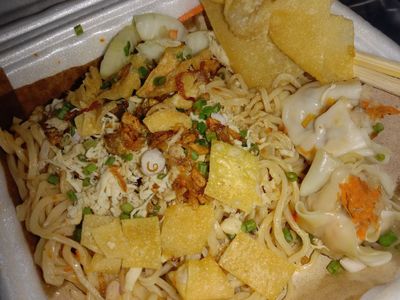 Sudah Pernah Coba Mie Ayamnya Orang Malang? Namanya Cwie Mie
