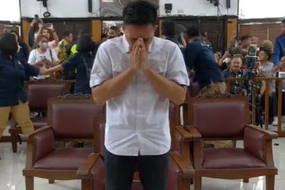 Richard Eliezer Menangis saat Divonis 1,5 Tahun Penjara oleh Majelis Hakim