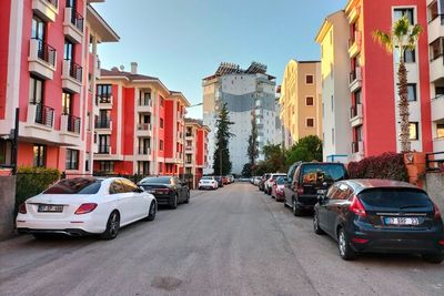 Jalanan di Turki Mirip Showroom, Ini Alasan Pemilik Mobil Senang Parkir di Luar Rumah