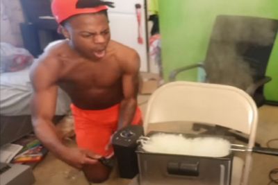 Streamer IShowSpeed Ngide Masak Corn Dog Pakai Susu, Hampir Jadi Bencana!