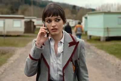 Emma Mackey Sebut Gak Mau Lagi Main di Sex Education, Cukup Sampai Season 4