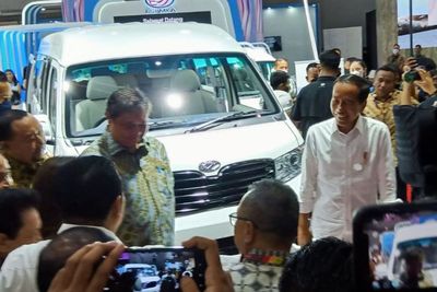 Presiden Jokowi Reuni dengan Mobil Esemka di IIMS 2023, Kali Ini Versi Kendaraan Listrik