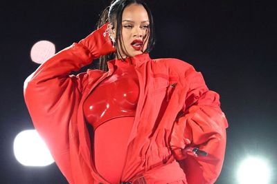 Dancer Rihanna di Super Bowl Bahkan Gak Tau Sang Artis Lagi Hamil, Kok Bisa?