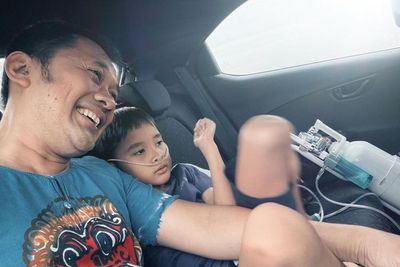 Anak Ketiga Kena Bronkitis dan Masuk ICU, Hanung Bramantyo: God, Help Us